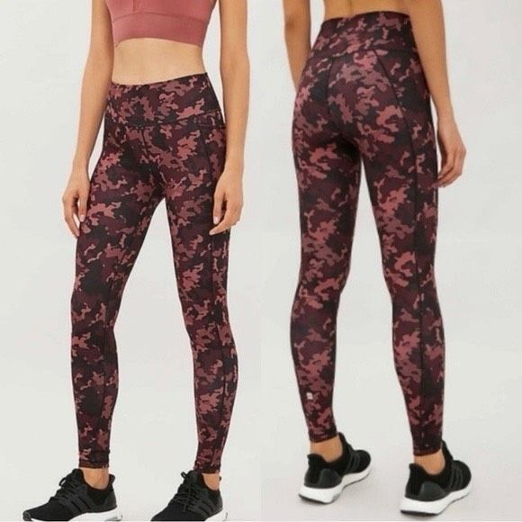 ✨Tahari Sport Red Camo Sz Large Leggings✨ - Picture 1 of 5